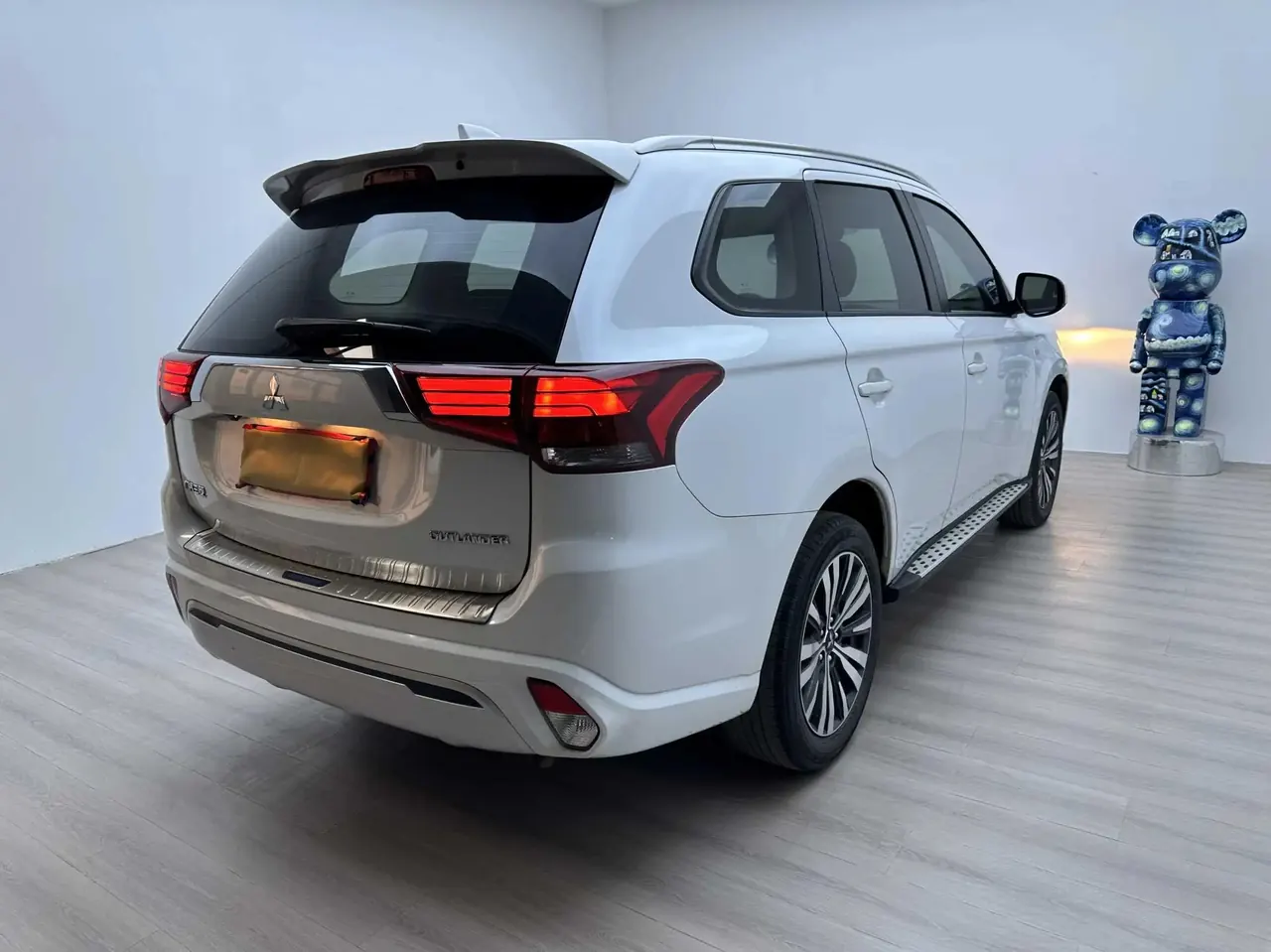 Outlander 2021 model changed to 2.0L two-wheel drive free version 5 seats 4