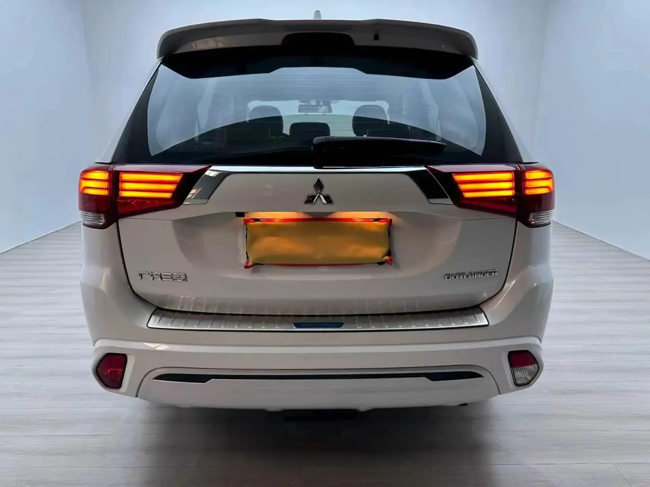 Outlander 2021 model changed to 2.0L two-wheel drive free version 5 seats 5