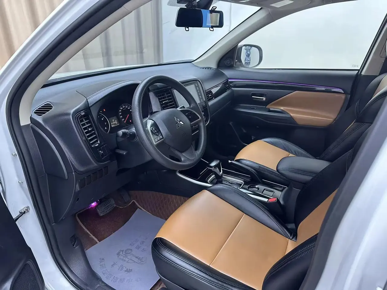 Outlander 2021 model changed to 2.0L two-wheel drive free version 5 seats 7