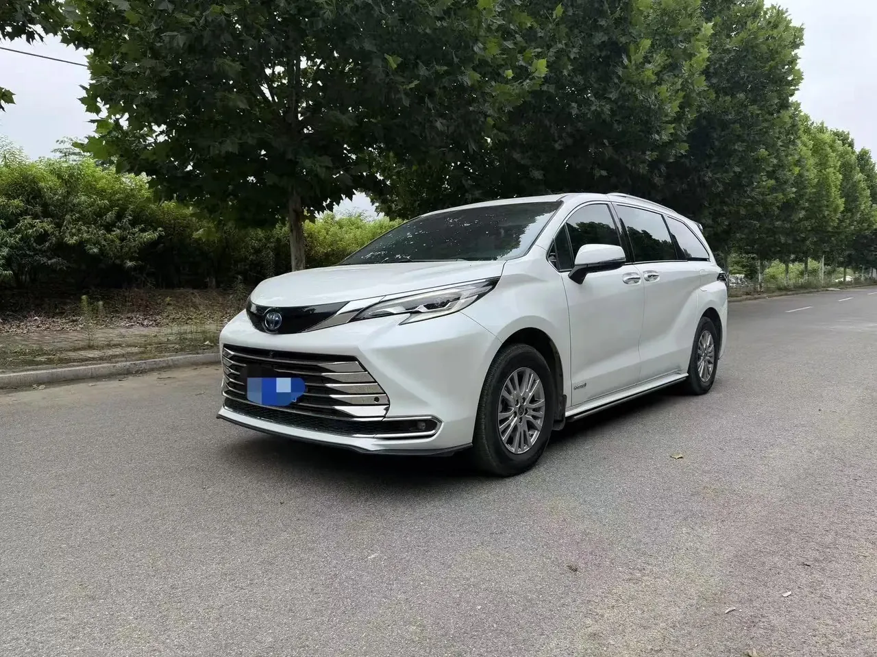 Open image lightbox: Toyota 2023 Sienna 2.5 CVT Comfort Edition Automatic