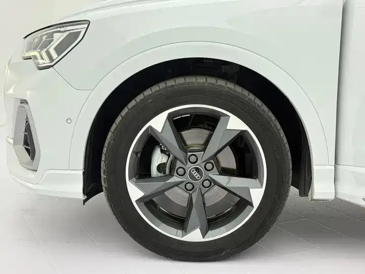 Audi Q3 2023 35 TFSI Fashion Dynamic (1.4T) 23