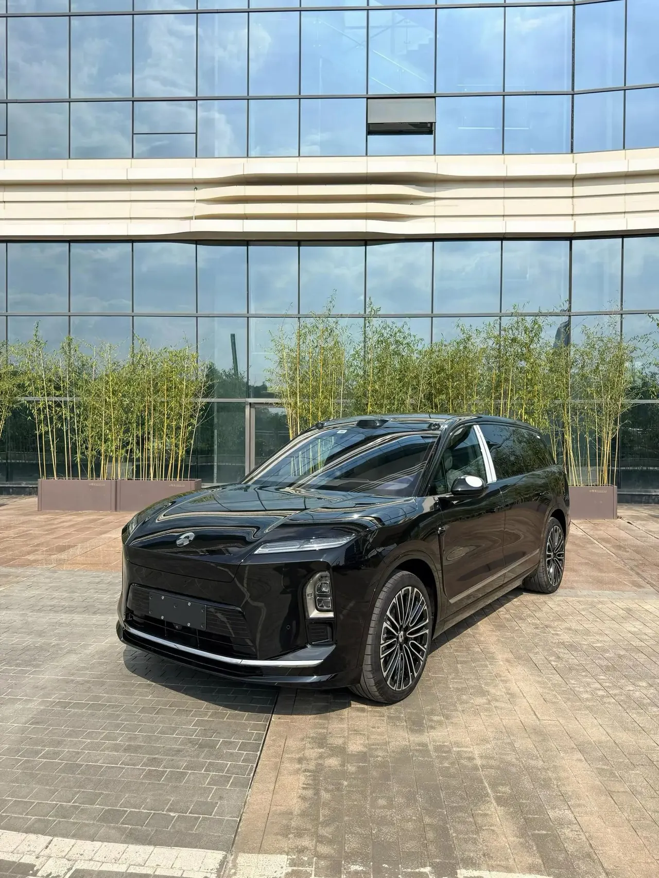NIO 2026 ES8 6-seat executive signature version automatic gear - View 1