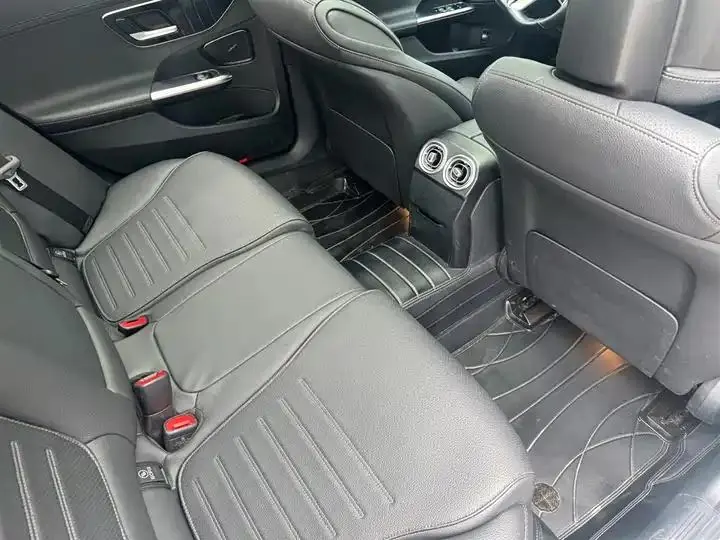 Mercedes Benz C- Class 2023 C 260 L Sport Edition 14