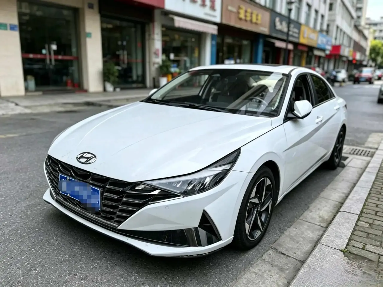 Elantra 2022 1.5L CVT Luxury Edition - View 1