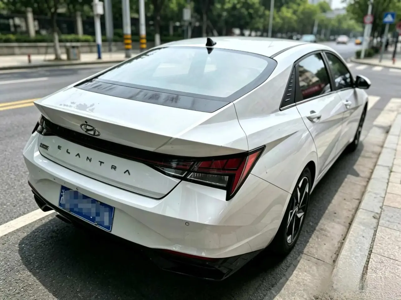 Elantra 2022 1.5L CVT Luxury Edition 2