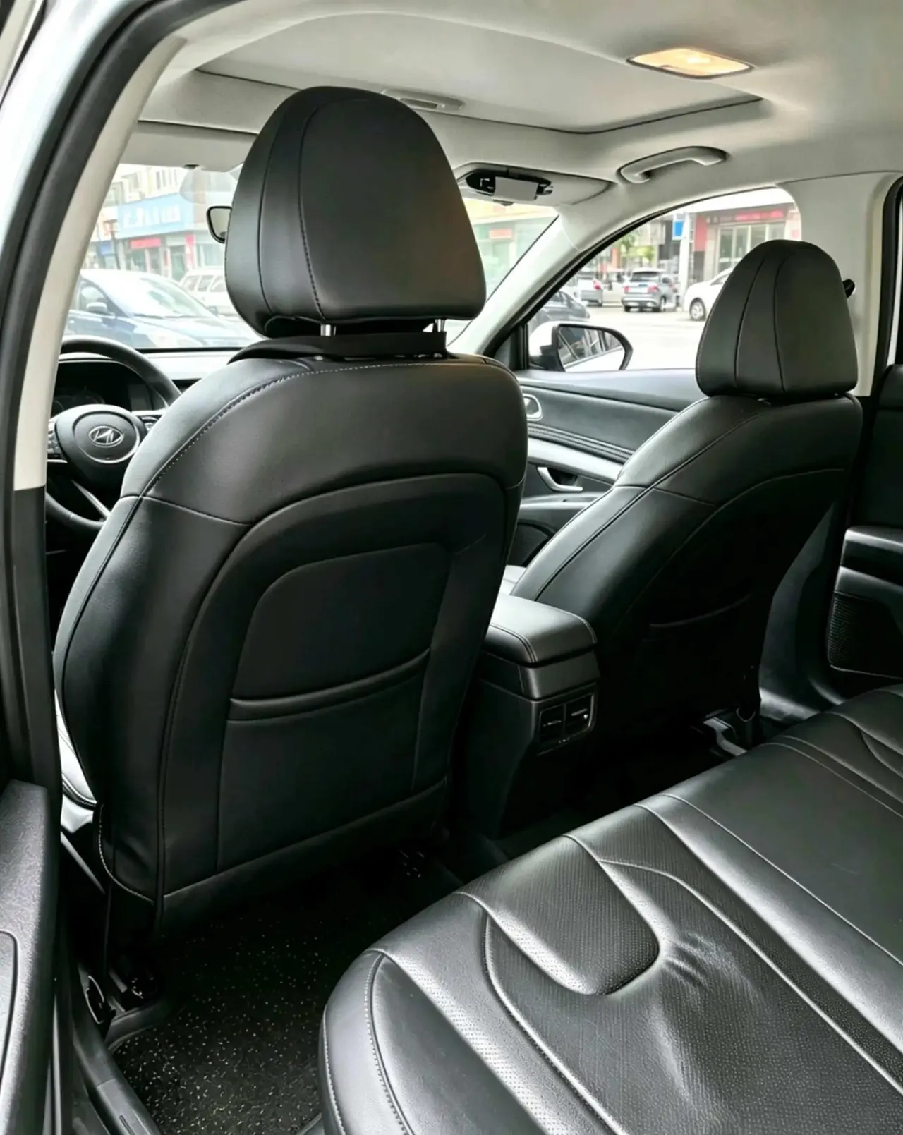 Elantra 2022 1.5L CVT Luxury Edition 5