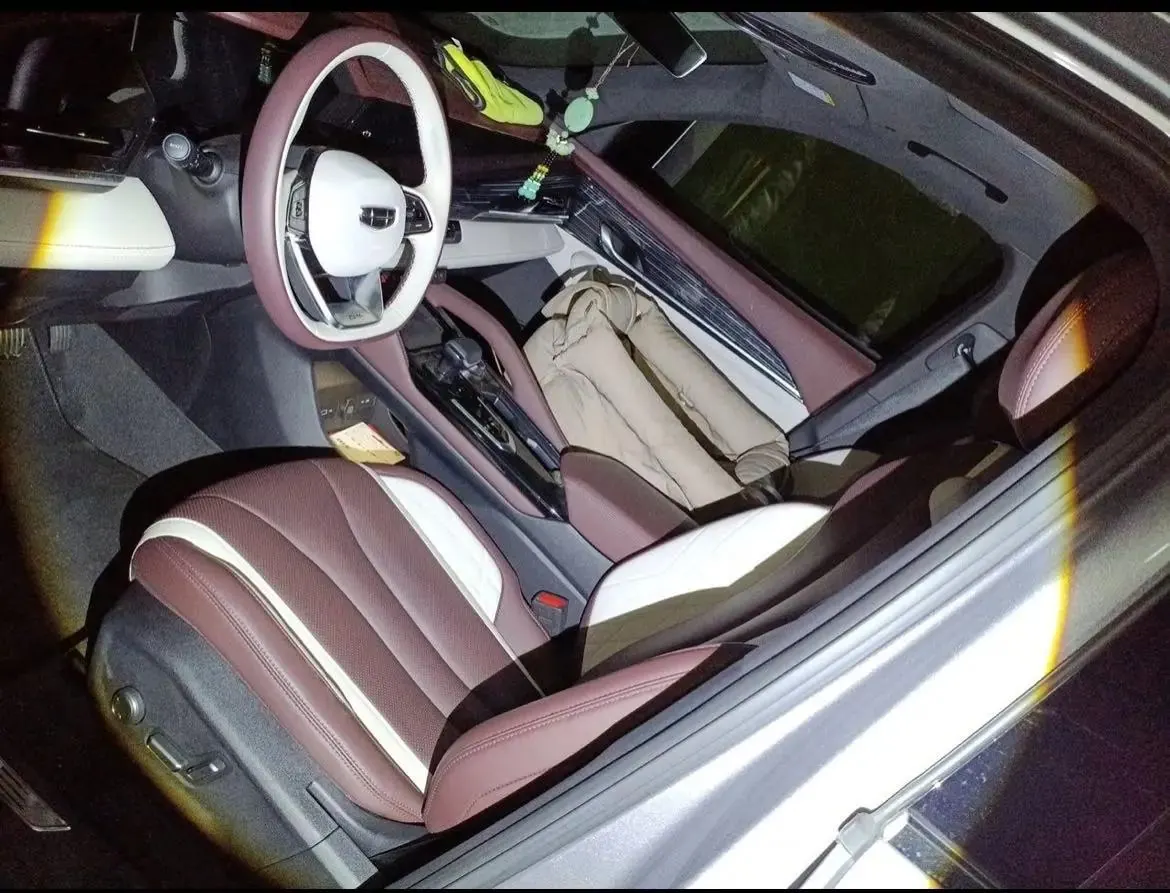 XingyueL (Monjaro) 2024 model, 2.0TD high-power automatic two-wheel-drive Cloud Rising Edition 4