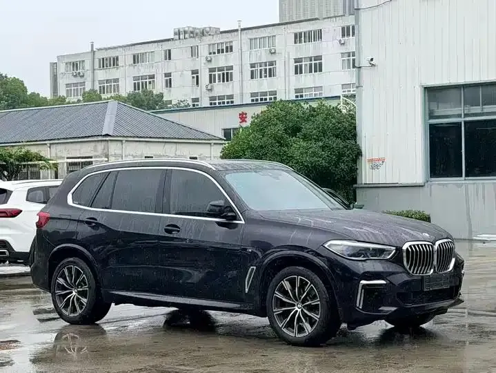 BMW X5 2022 xDrive 30Li exclusive m sports suit 3