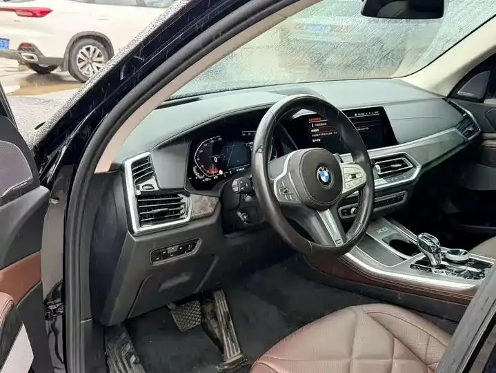 BMW X5 2022 xDrive 30Li exclusive m sports suit 4