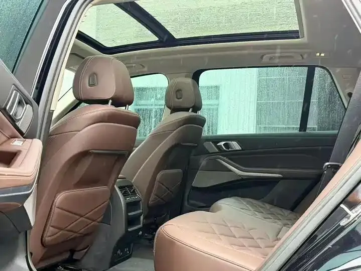 BMW X5 2022 xDrive 30Li exclusive m sports suit 6