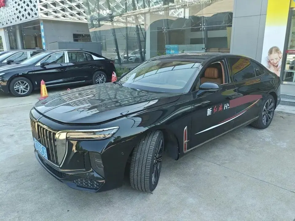 Open image lightbox: HongQi H9 2024 2.0T Flag Chang Deluxe Business Edition