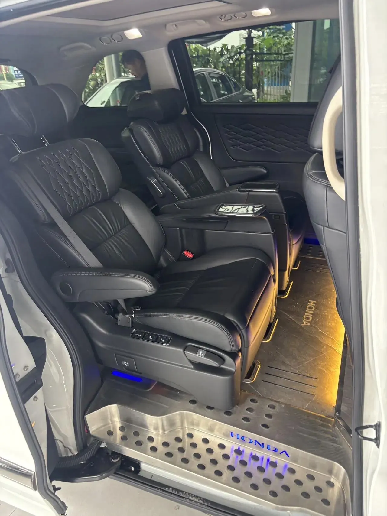 Elysion 2022 2.0L e:HEV Luxury Edition 4