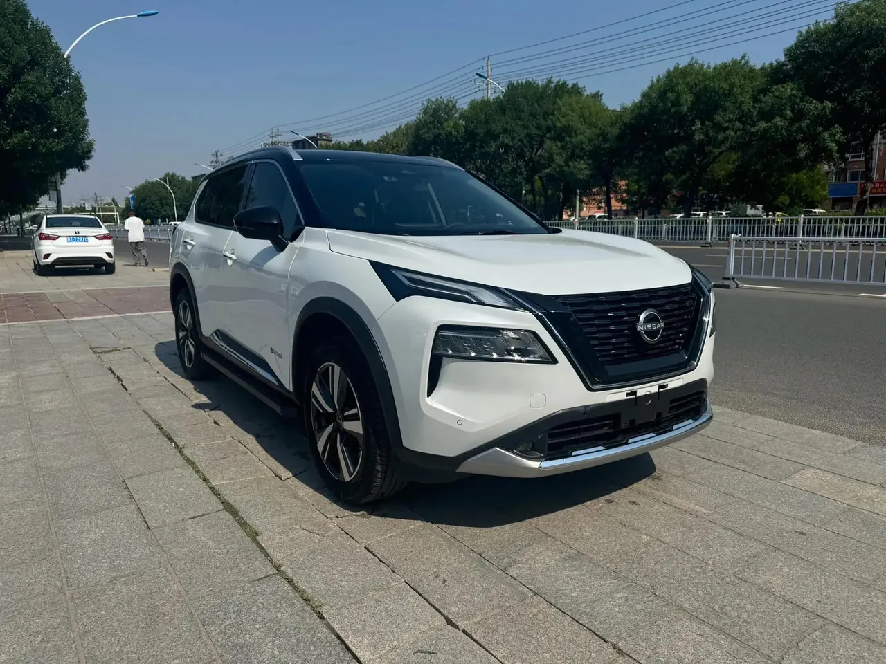 Nissan 2023 Qijun e-POWER 1.5 Super Mixed Dual Motor Four-wheel Drive Extreme Edition Automatic Gear 3