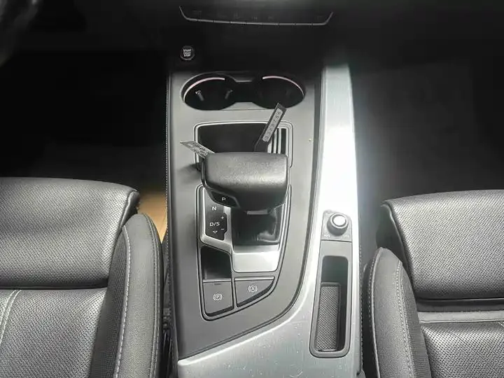 Audi A4L 2022 model, 40 TFSI Luxury Dynamic Edition 3