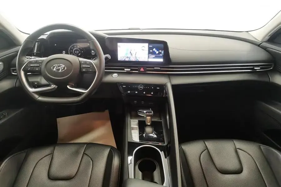 Elantra 2021 1.5L CVT Luxury Edition 10