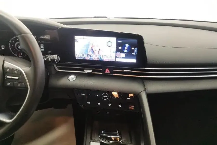 Elantra 2021 1.5L CVT Luxury Edition 11