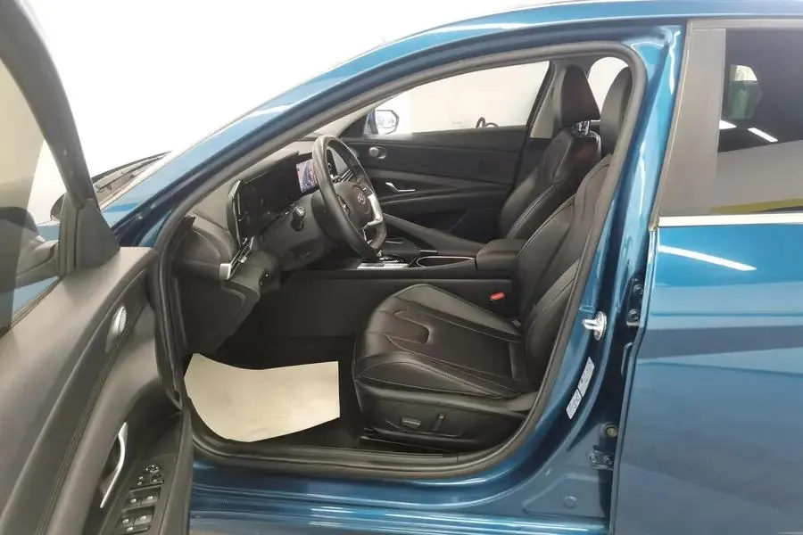 Elantra 2021 1.5L CVT Luxury Edition 14