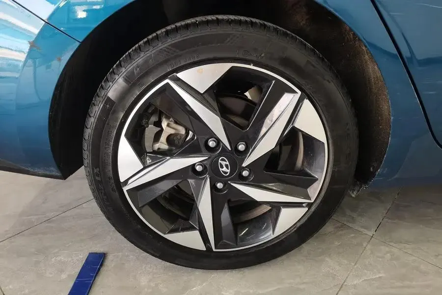 Elantra 2021 1.5L CVT Luxury Edition 16