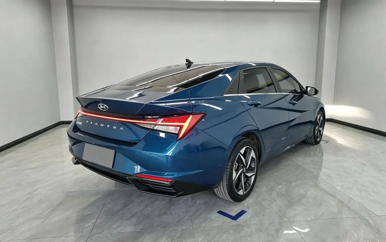 Elantra 2021 1.5L CVT Luxury Edition 2