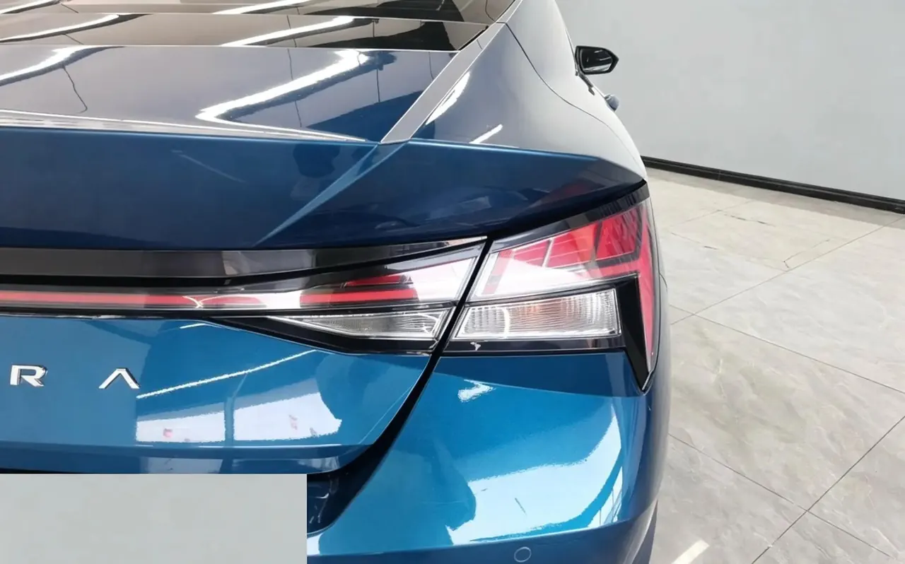 Elantra 2021 1.5L CVT Luxury Edition 4