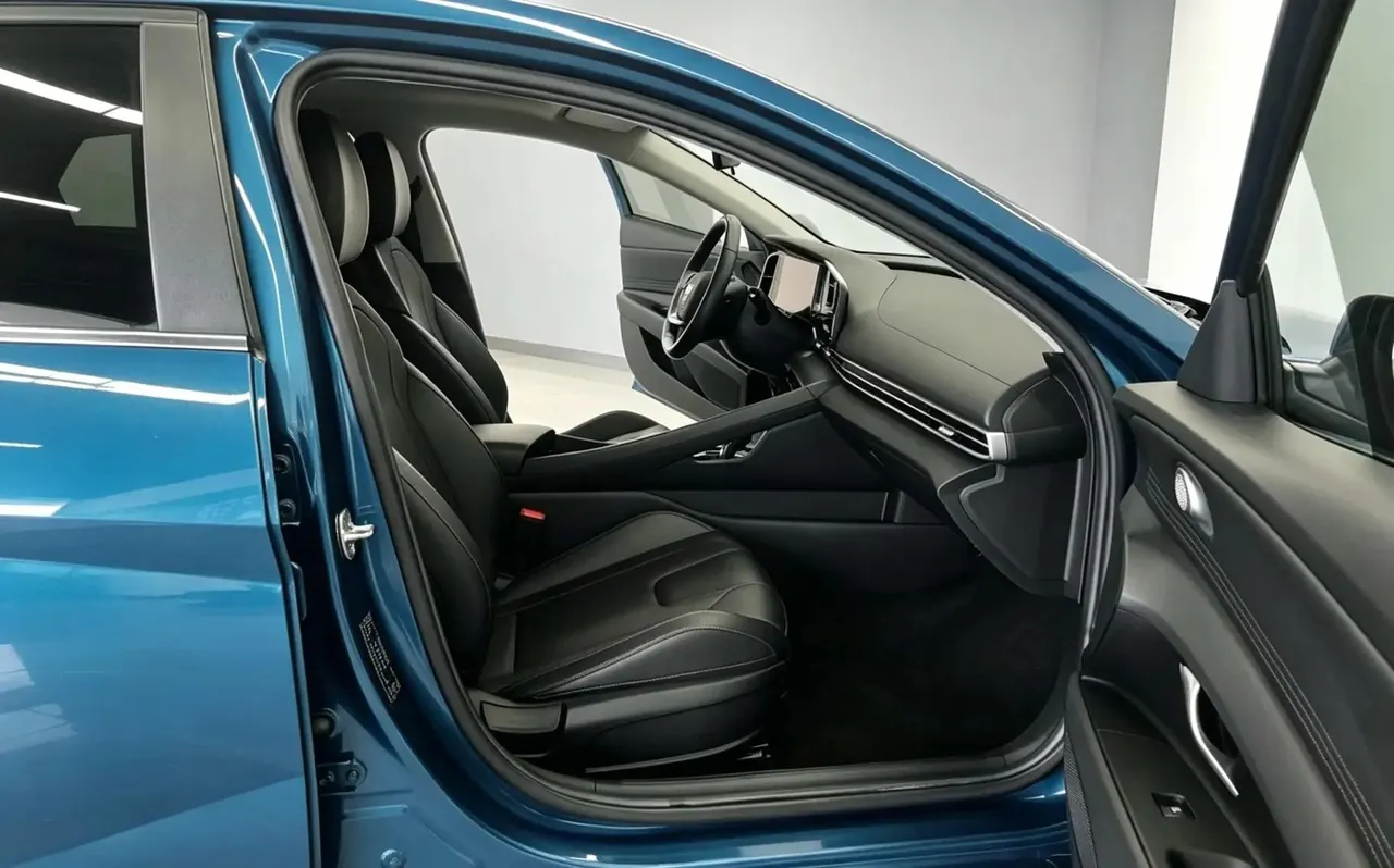 Elantra 2021 1.5L CVT Luxury Edition 6