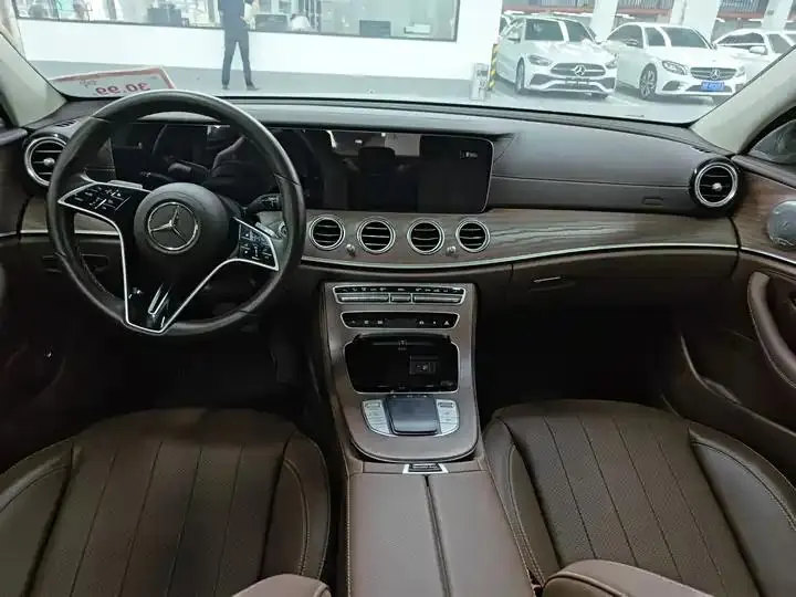 Mercedes Benz E-Class 2023 to E 300 L Sports Fashion 4