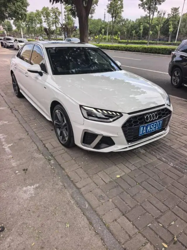 Audi A4L 2022 model 40 TFSI Sporty Style version 3