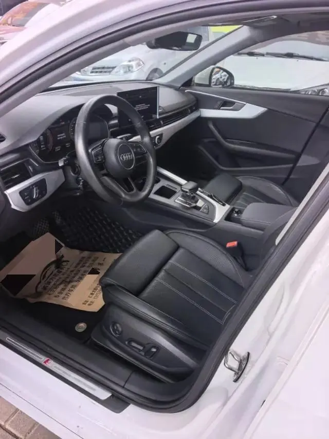 Audi A4L 2022 model 40 TFSI Sporty Style version 4