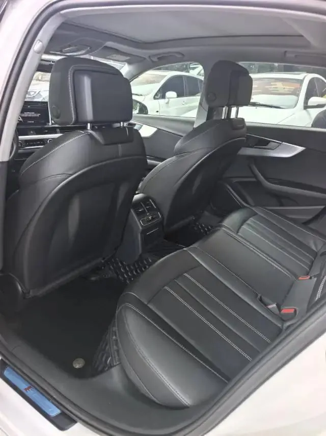 Audi A4L 2022 model 40 TFSI Sporty Style version 5