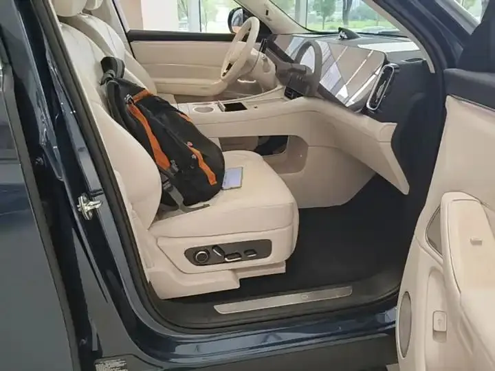 AITO M8 2025 extended range Max version 53.4kWh 6-seat version (192-line laser Radar) 25
