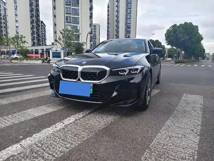 BMW i3 2024 eDrive 35 L - View 1