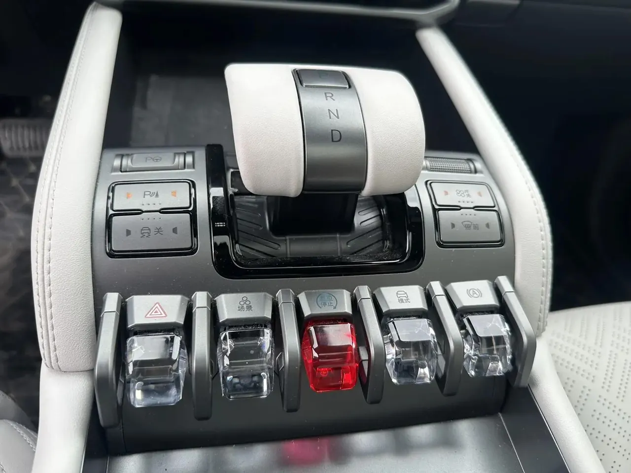 FangChengBao 2025 Titanium 3 501km Four-Wheel Drive Intelligent Driving Max Edition Automatic 13