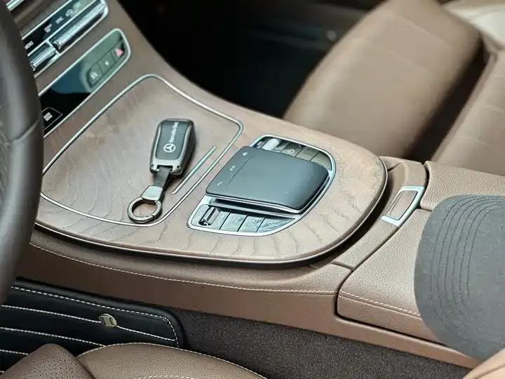 Mercedes Benz Class E 2023 E 260 L 13