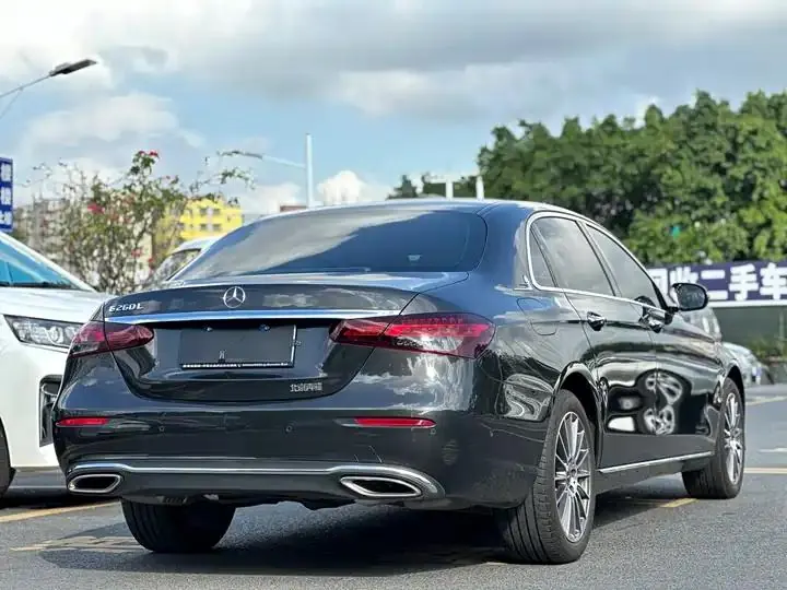 Mercedes Benz Class E 2023 E 260 L 15