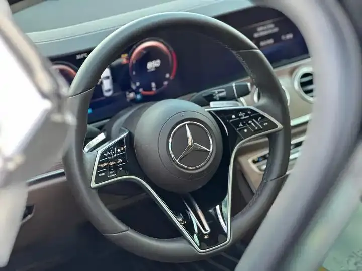Mercedes Benz Class E 2023 E 260 L 3