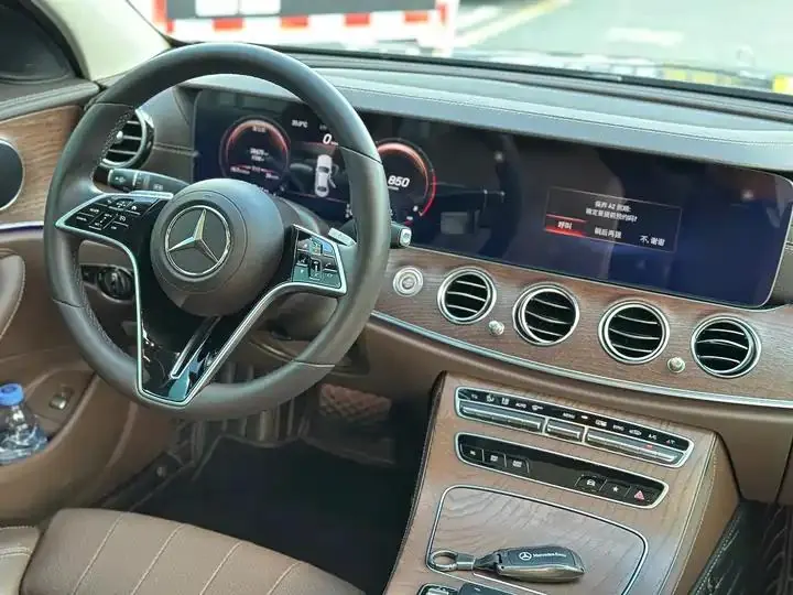 Mercedes Benz Class E 2023 E 260 L 8