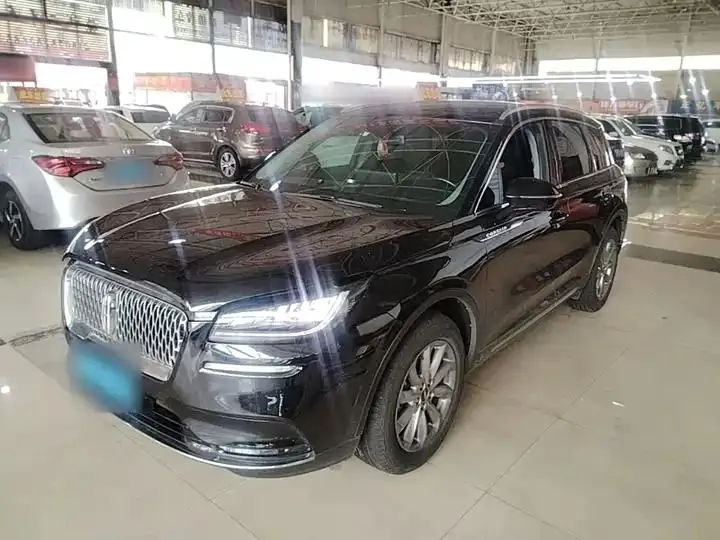Explorer 2020 2.0T Two‑Wheel Drive Prestige Edition - View 1