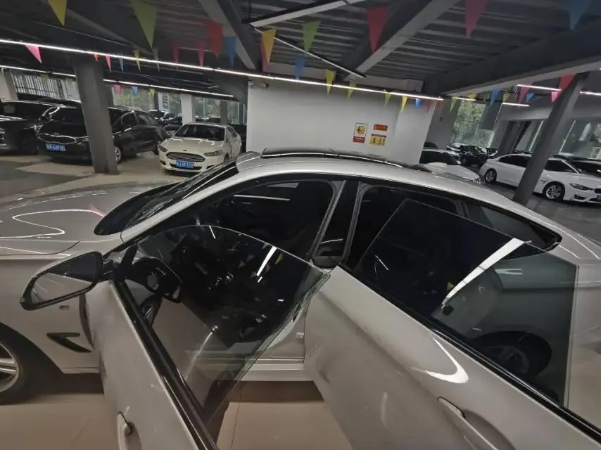 BMW 3 GT 2020 320i M sports suit 4