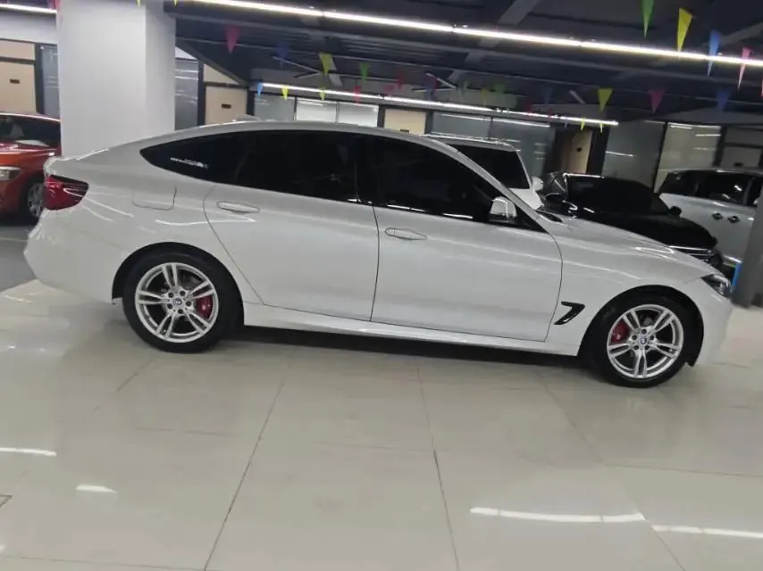 BMW 3 GT 2020 320i M sports suit 5