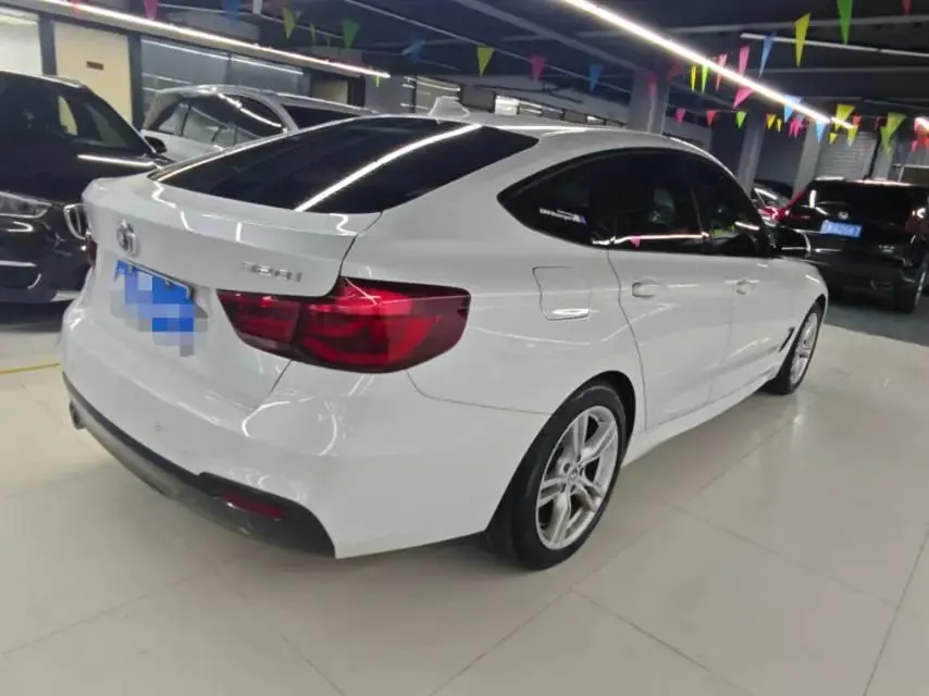 BMW 3 GT 2020 320i M sports suit 6