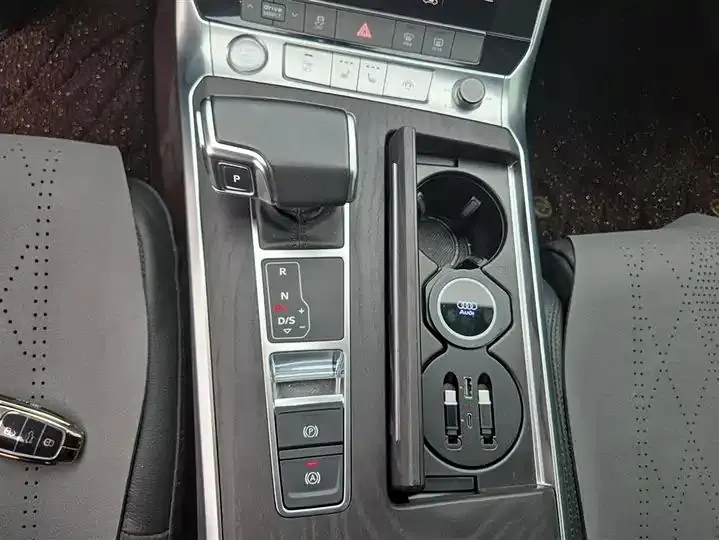 Audi A6L 2020 40 TFSI Deluxe Elegant 16
