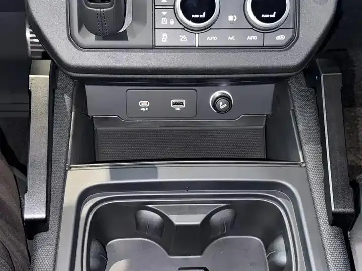 Land Rover Guard 2024 110 5.0T V8 13