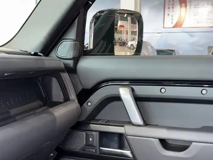 Land Rover Guard 2024 110 5.0T V8 14