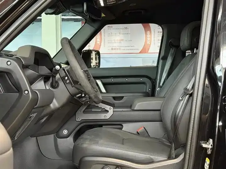 Land Rover Guard 2024 110 5.0T V8 15