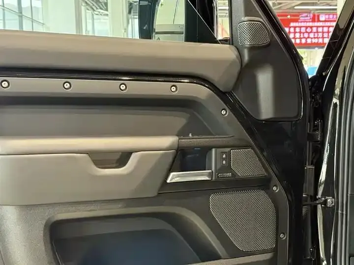 Land Rover Guard 2024 110 5.0T V8 7
