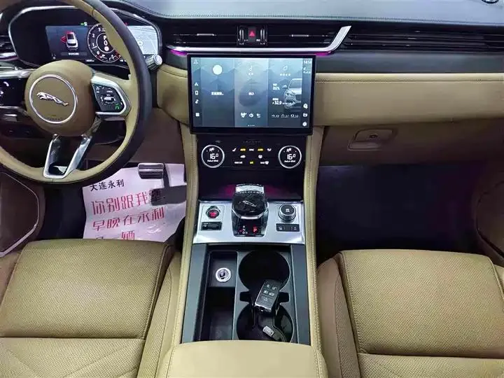 Jaguar F-PACE 2022 P250 HSE 13