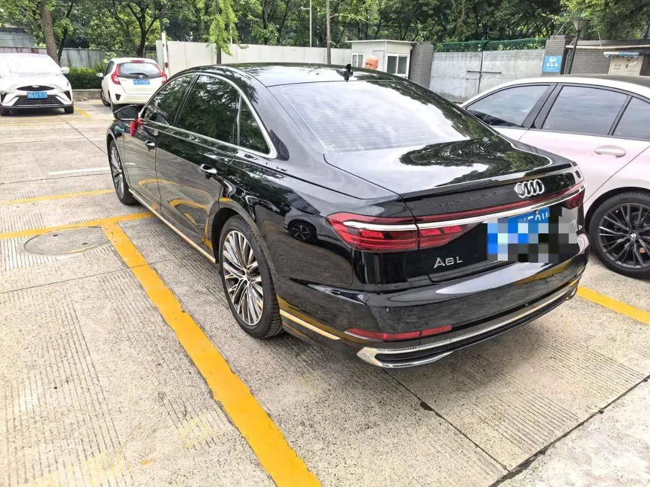 Audi A8 2022 to A8L 50 TFSI quattro Selection 3