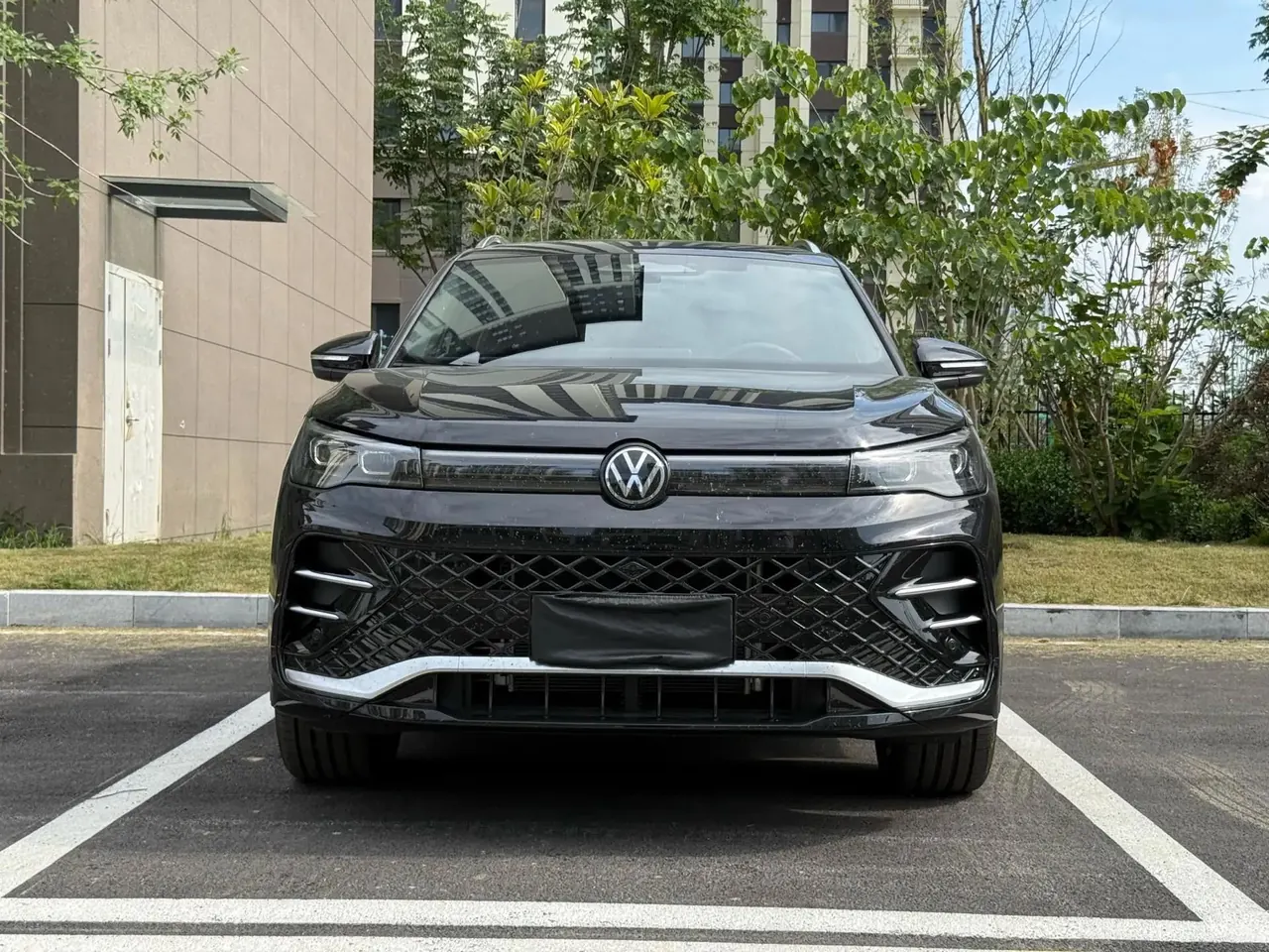 Volkswagen 2026 Tiguan L PRO 2.0TSI 380TSI Two-Drive R-Line Smart Collar Edition Automatic Gear 2