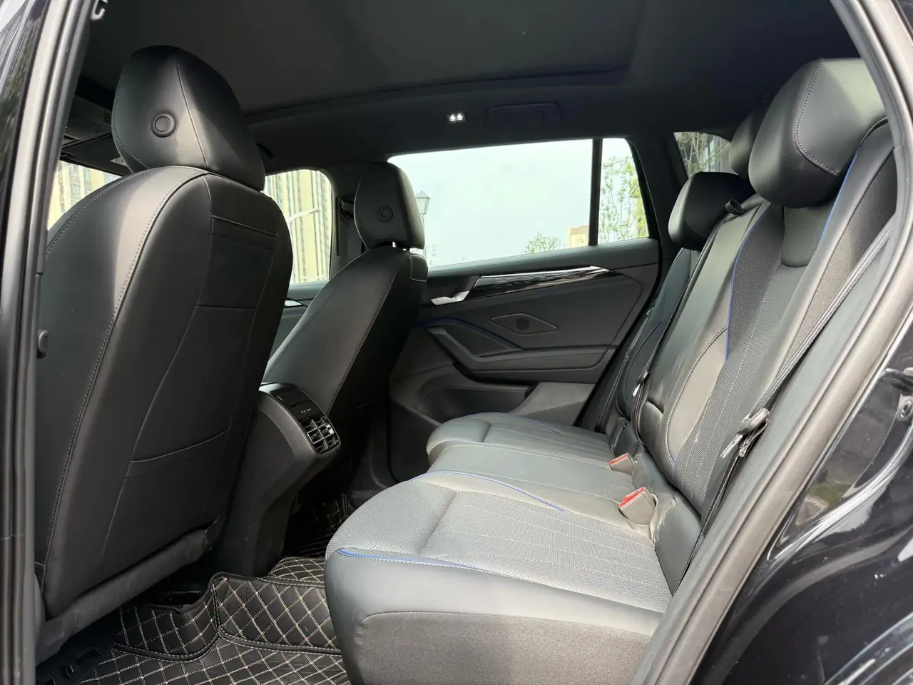 Volkswagen 2026 Tiguan L PRO 2.0TSI 380TSI Two-Drive R-Line Smart Collar Edition Automatic Gear 6