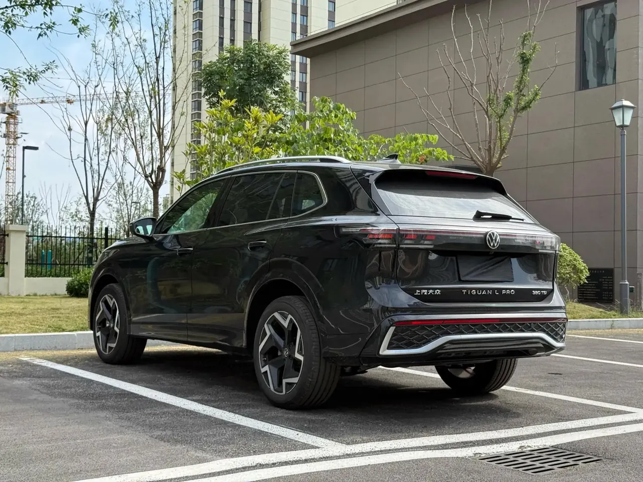 Volkswagen 2026 Tiguan L PRO 2.0TSI 380TSI Two-Drive R-Line Smart Collar Edition Automatic Gear 7